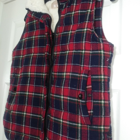 Vest - Picture 1 of 5